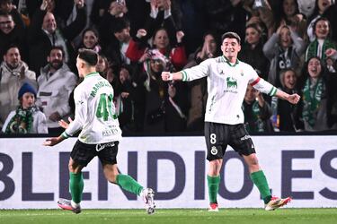 El Elche pic en el anzuelo de un Racing muy prctico