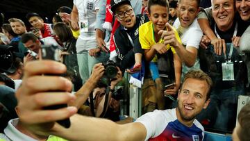 Los aficionados y los periodistas ingleses comparten un gran euforia. Las celebraciones del martes fueron multiculturales.