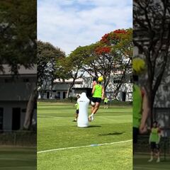 ‘Chicharito’ emula su remate con la nuca en entrenamiento de Chivas