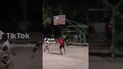 Qué forma de humillar al arquero: ¡ojo a este golazo en el fútbol de barrio!