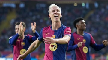 BARCELONA, 03/11/2024.- El centrocampista del FC Barcelona Dani Olmo celebra después de marcar su segundo gol, que pone el marcador a 3-0, durante el partido de LaLiga que enfrenta al FC Barcelona contra el Espanyol este domingo en el Camp Nou en Barcelona. EFE/ Enric Fontcuberta