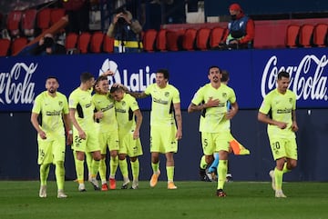 Lucas Torreira celebra con el resto del equipo el 1-3 al Osasuna. 