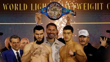 Boxing - Light Heavy Championship - Artur Beterbiev v Dmitrii Bivol - Weigh-In - Boulevard City, Riyadh, Saudi Arabia - February 21, 2025 Artur Beterbiev and Dmitrii Bivol during the Weigh-In as promoter Eddie Hearn looks on REUTERS/Hamad I Mohammed TPX IMAGES OF THE DAY