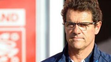 Capello seguirá entrenando a Inglaterra