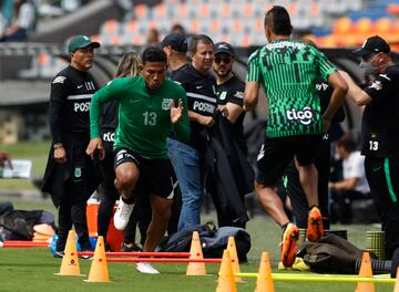 Fotos del entrenamiento de Nacional en el Atanasio Girardot acompañado de su afición.