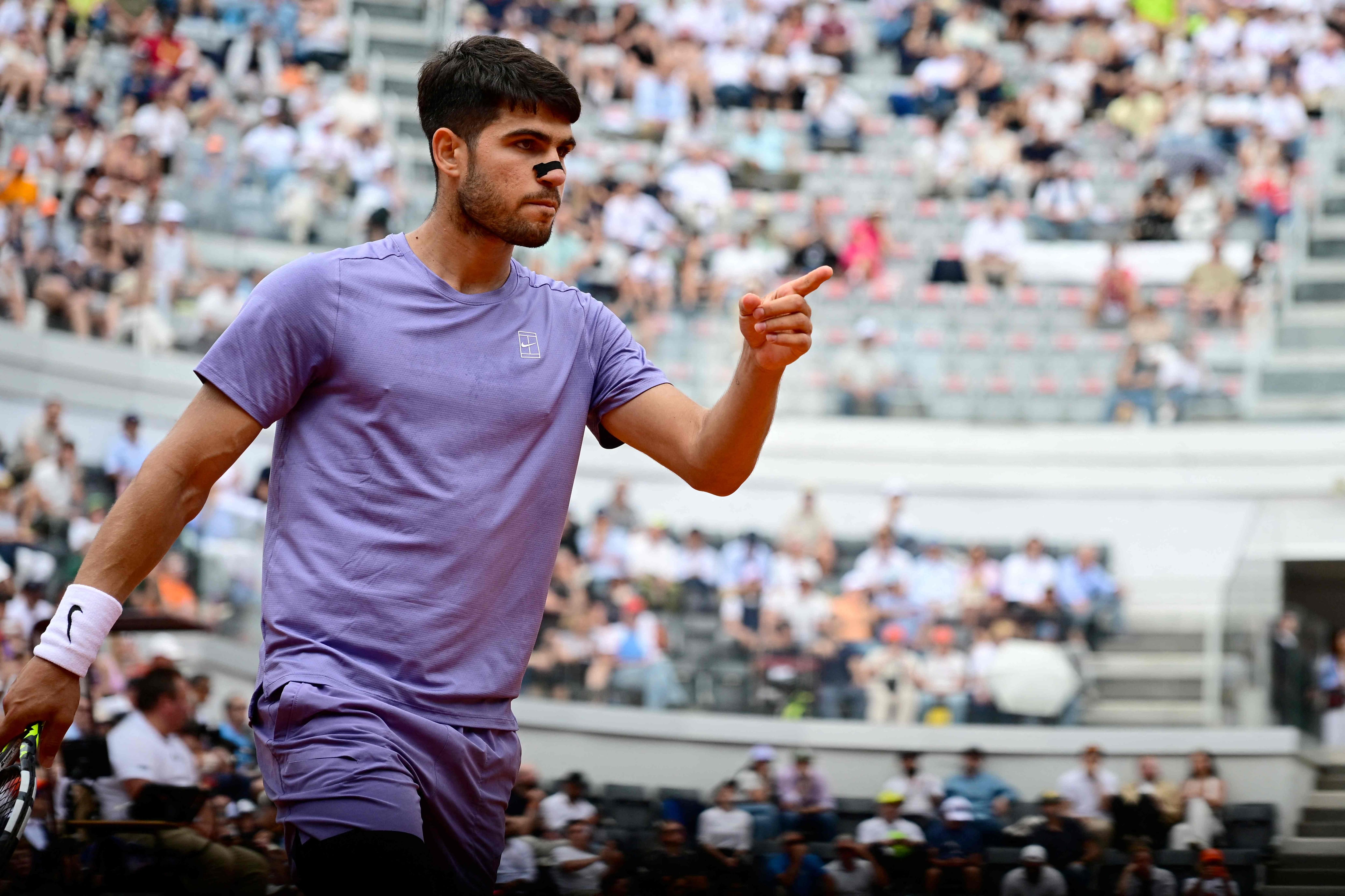 Un madrugador Alcaraz puede con Khachanov y completa el pack de cuartos