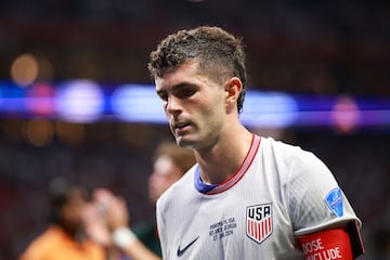 ATLANTA, GEORGIA - JUNE 27: Christian Pulisic of United States reacts as he leaves the pitch after losing the CONMEBOL Copa America USA 2024 Group C match between Panama and United States at Mercedes-Benz Stadium on June 27, 2024 in Atlanta, Georgia.   Hector Vivas/Getty Images/AFP (Photo by Hector Vivas / GETTY IMAGES NORTH AMERICA / Getty Images via AFP)