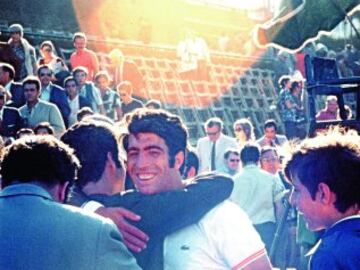 Diez años después de la hazaña de Manuel Santana en el Open de Estados Unidos, otro español, Manuel Orantes, enmudecía al público de Nueva York al vencer en la final a la estrella local, Jimmy Connors, por 6-4, 6-3, y 6-3.
