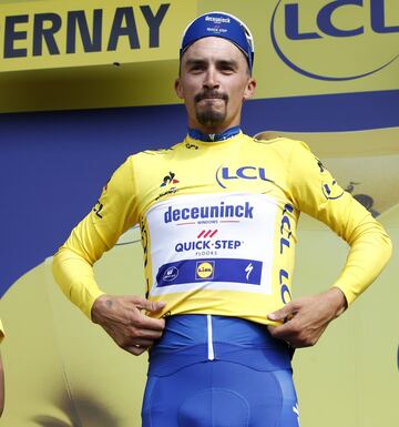 Julian Alaphilippe arrebató a Mike Teunissen el maillot amarillo en la tercera etapa del Tour de Francia 2019 con recorrido entre Binche y Éperbay. 