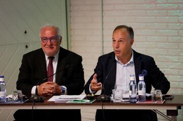 Pere Navarro, Director General de Tráfico, y Juan Luis Barahona, presidente ejecutivo de FENEVAL