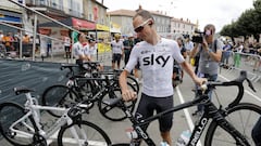 FRA03 SAINT-GIRONS (FRANCIA) 14/07/2017.- El ciclista brit&aacute;nico Christopher Froome del Sky antes del comienzo de la 13&ordf; etapa del Tour de Francia en Saint-Girons (Francia) hoy, 14 de julio de 2017. EFE/Guillaume Horcajuelo