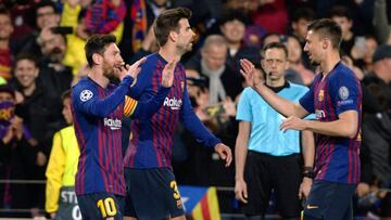 Messi, Piqué y Lenglet celebran un gol al Manchester United.