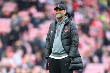 
El técnico alemán estuvo dos temporadas más después de llegar a la Champions LEague. Si bien en la primera repitió peleando el título de liga al Bayern, la segunda fue una gran decepción y terminó séptimo. Se marchó al Liverpool, donde ha estado nueve temporadas construyendo uno de los mejores equipos de la era Premier League. Logró que el Liverpool ganase su primera Premier (2019-20) y su sexta Champions League (2018-19).
