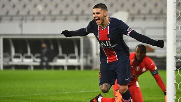 Paris Saint-Germain's Argentinian forward Mauro Icardi (R) celebrates after scoring a goal during the French Champions Trophy (Trophee des Champions) football match between Paris Saint-Germain (PSG) and Marseille (OM) at the Bollaert-Delelis Stadium in Lens, northern France, on January 13, 2021. (Photo by Denis Charlet / AFP)