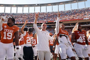 Will Arch Manning enter the draft or will he stay with the Texas Longhorns one more year?