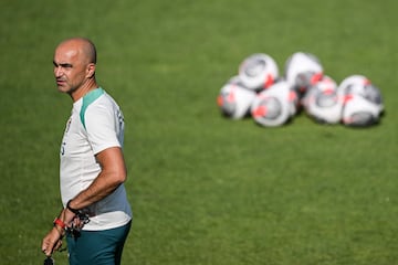 Roberto Martinez attends a training session at Cidade do Futebol training camp in Oeiras