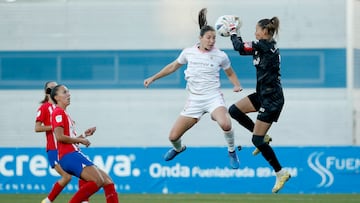 Lola Gallardo, realizando una parada durante un partido de esta temporada con el Atlético.
