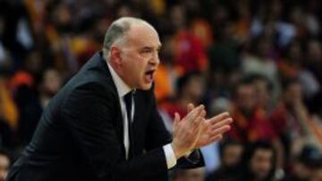 Pablo Laso anima a sus jugadores. En lo que va de año el Madrid suma 20 victorias en 21 partidos.