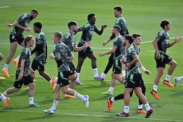 Los jugadores del Madrid, durante su último entrenamiento en Valdebebas.
