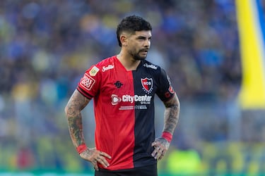 Después de un lucrativo y prolongado paso por el fútbol de Arabia Saudita el jugador argentino está jugando actualmente en Newell's Old Boys en la Primera División de Argentina.