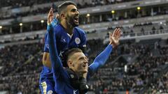 Vardy y Mahrez celebran un gol del Leicester. 