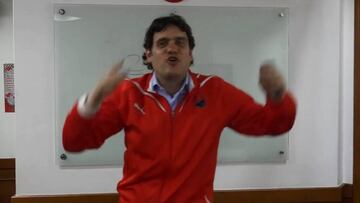 El presidente del DIM y su singular forma de presentar a Viola