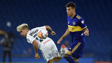 Buenos Aires (Argentina), 06/01/2021.- Capaldo (R) of Boca Juniors disputes a ball against Soteldo (L) of Santos, during a semifinal match of the Copa Libertadores, played at the La Bombonera stadium, in Buenos Aires, Argentina, 06 January 2021. EFE/EPA/Marcelo Endelli / POOL