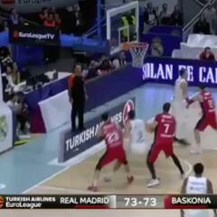 Rudy en modo héroe: finta de época y canasta para la victoria