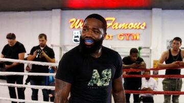 El boxeador estadounidense, Adrien Broner, se toma muy en serio la pelea frente a Manny Pacquiao por lo que ense&ntilde;a como entrena previo a la pelea.