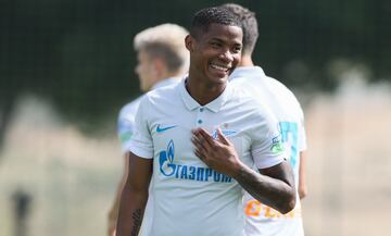 Será la tercera participación de Wilmar Barrios en Champions League, el volante es fijo en la titular del equipo ruso y espera ayudar al equipo a pasar a siguiente ronda.