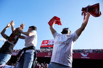 El delantero entró en la primera mitad por la lesión de Papu Gómez y aprovechó su oportunidad batiendo a Claudio Bravo justo antes de irse al descanso.