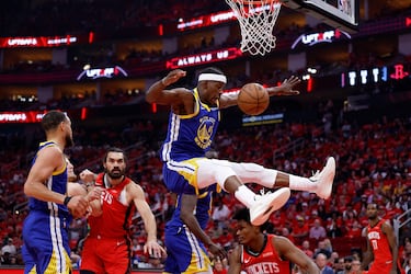 En los minutos finales del primer cuarto del encuentro , en la lucha pro un rebote, Butler quedó encima de Amen Thompson cayendo totalmente desequilibrado y dándose un golpe tremendo en la pelvis. El escolta se marchó para no volver.