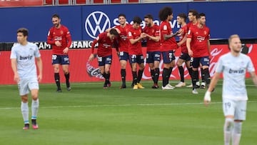 Javi Mart&iacute;nez celebra su primer gol en la m&aacute;xima categor&iacute;a