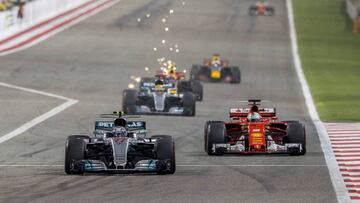 VXH07. Manama (Bahrain), 16/04/2017.- Finnish Formula One driver Valtteri Bottas of Mercedes AMG GP (L) and German Formula One driver Sebastian Vettel of Scuderia Ferrari in action during the Bahrain Formula One Grand Prix at the Sakhir circuit near Manama, Bahrain, 16 April 2017. (Bahrein, Fórmula Uno) EFE/EPA/VALDRIN XHEMAJ