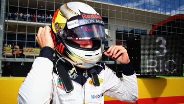 AUSTIN, TX - OCTOBER 21: Daniel Ricciardo of Australia and Red Bull Racing prepares to drive on the grid before the United States Formula One Grand Prix at Circuit of The Americas on October 21, 2018 in Austin, United States.   Mark Thompson/Getty Images/AFP
 == FOR NEWSPAPERS, INTERNET, TELCOS &amp; TELEVISION USE ONLY ==