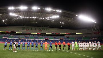 Tokyo 2020 Olympics - Soccer Football - Men - Semifinal - Japan v Spain - Saitama Stadium, Saitama, Japan - August 3, 2021. Players from both teams line up before the match REUTERS/Molly Darlington