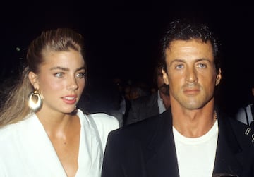 Flavin conoci a Sylvester Stallone en California, en un restaurante de Beverly Hills. Se casaron nueve a?os despus, el 17 de mayo de 1997. 