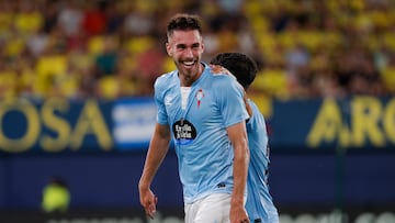 Óscar Mingueza celebra un gol.