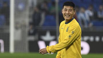 China sit¨²a a Wu Lei frente al espejo del gigante Yao Ming