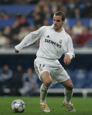 Estuvo cedido en el Osasuna en la temporada 2006-2007. Canterano del Real Madrid, jugó en el equipo blanco (alternando filial y primer equipo) entre 2001 y 2008.