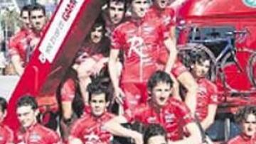 <b>EL GRUPO. </b>Los ciclistas del Relax-Gam posan en Fuenlabrada.