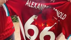 Liverpool explota: “Alexander-Arnold traidor, perdedor, rata...”