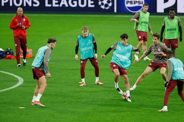 Los jugadores del Salzburgo, durante el entrenamiento de este martes en el Bernabu.