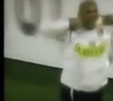 Los golazos en Colo Colo 2006 del cumpleañero 'Chupete' Suazo