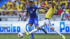 Brazil&#039;s Neymar (L) and Colombia&#039;s Santiago Arias vie for the ball during their 2018 World Cup qualifier football match in Barranquilla, Colombia, on September 5, 2017. / AFP PHOTO / Raul ARBOLEDA
