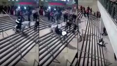 La dura caída de un policía a caballo en el derbi madrileño