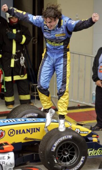 El 25 de septiembre de 2005, Fernando Alonso conquistó el primer Mundial de su carrera tras quedar tercero en el Gran Premio de Brasil.