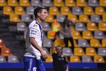 El exjugador del Puebla busca equipo en Primera División, donde ya ha probado lo que vale en diferentes clubes. No se encuentra en forma para jugar 90 minutos, pero puede aportar a los cementeros. 