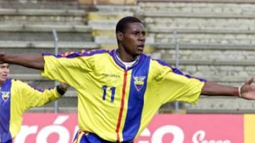 Hizo 16 goles por Ecuador (1998, 2002, 2006). Es el máximo goleador en la historia de su selección con 31 tantos.