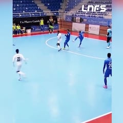 El golazo de Nano que sigue dando la vuelta al mundo: es la volea perfecta desde su campo